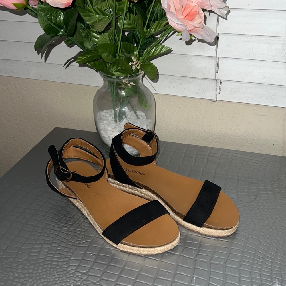 CUTE SANDALS